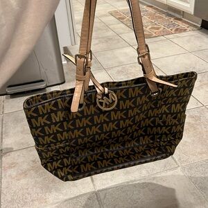 Michael Kors brown shoulder tote purse